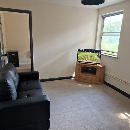 Maidstone Heights III - 1 Bedroom In Maidstone! ภายนอก รูปภาพ